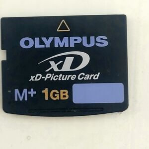 Olympus 1GB xD-Picture Card - Black and Gold
